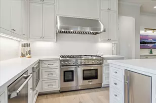 10106 Meadow Lake Ln, Houston, TX 77042 - Photo 11