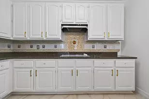 2431 Parkwood Ln, Sugar Land, TX 77479 - Photo 9