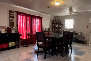 324 Pine S St, Lake Jackson, TX 77566 - Photo 3