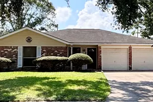 324 Pine S St, Lake Jackson, TX 77566 - Photo 1