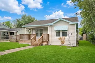 405 N College St, Weimar, TX 78962 - Photo 1