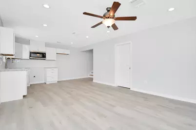 8595 Parkway Drive #C, Houston, TX 77088 - Photo 5