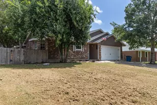 417 N Meinecke St, Bellville, TX 77418 - Photo 5