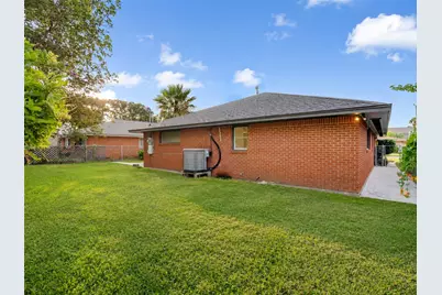 6614 Golf Crest Drive, Galveston, TX 77551 - Photo 33