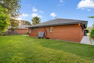 6614 Golfcrest Dr, Galveston, TX 77551 - Photo 33