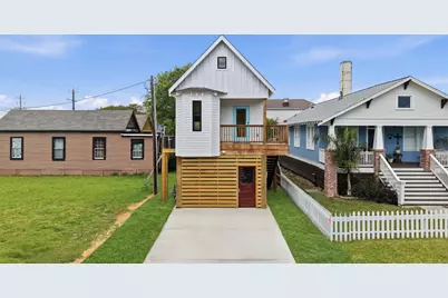 2622 Avenue M 1/2, Galveston, TX 77550 - Photo 1
