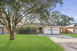622 Seminole Dr, Kemah, TX 77565 - Photo 1