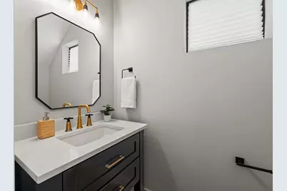 733 E 10th 1/2 Street, Houston, TX 77008 - Photo 15