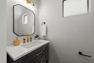 733 E 10th 1/2 St, Houston, TX 77008 - Photo 15
