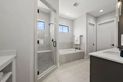 733 E 10th 1/2 Street, Houston, TX 77008 - Photo 23