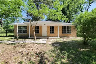 6 Sowell Ln, Huntsville, TX 77320 - Photo 1