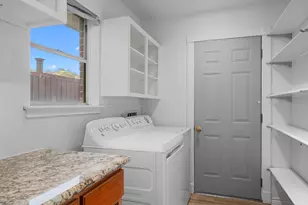 8826 Langdon Ln, Houston, TX 77036 - Photo 25