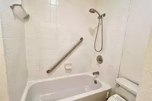 3130 SW Walnut Bend Ln, Houston, TX 77042 - Photo 29