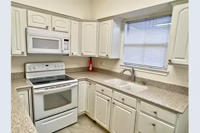 3130 SW Walnut Bend Lane #409, Houston, TX 77042 - Photo 5