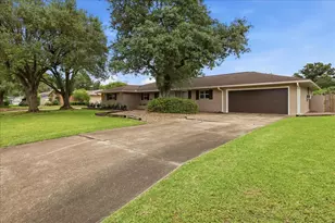 3875 Kenwood Dr, Beaumont, TX 77706 - Photo 3