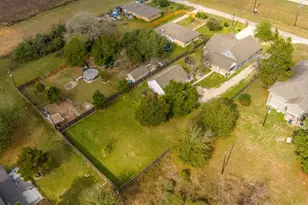 515 Dahila St, Waller, TX 77484 - Photo 9