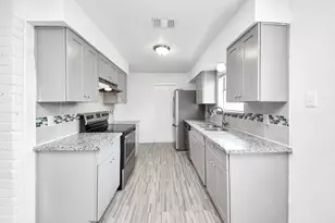 7410 La Pl Dr, Houston, TX 77083 - Photo 13