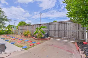 2425 51st St, Galveston, TX 77551 - Photo 9
