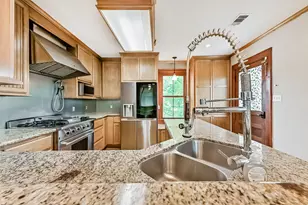 2425 51st St, Galveston, TX 77551 - Photo 23