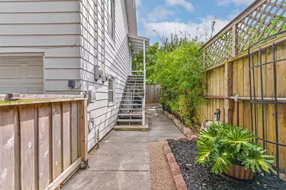 2425 51st Street, Galveston, TX 77551 - Photo 15