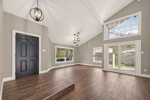 2119 Braesmeadow Ln, Sugar Land, TX 77479 - Photo 9