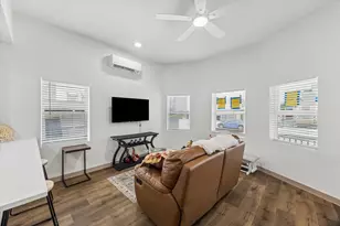 1224 Welch St, Houston, TX 77006 - Photo 5