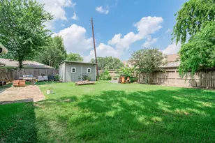1918 Huge Oaks St, Houston, TX 77055 - Photo 9