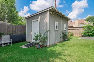 1918 Huge Oaks St, Houston, TX 77055 - Photo 33