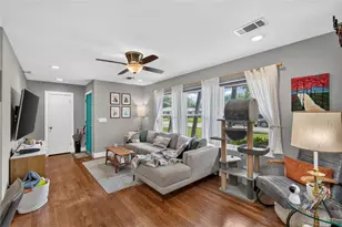 1918 Huge Oaks St, Houston, TX 77055 - Photo 11