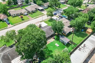 1918 Huge Oaks St, Houston, TX 77055 - Photo 33