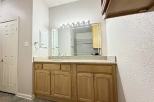 2255 Braeswood Park Dr, Houston, TX 77030 - Photo 17