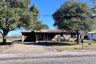 1004 N Center St, Weimar, TX 78962 - Photo 1