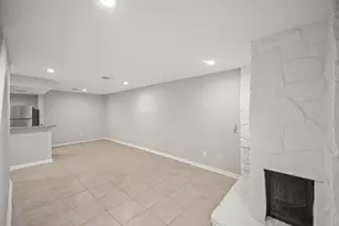 9546 Pagewood Ln, Houston, TX 77063 - Photo 5