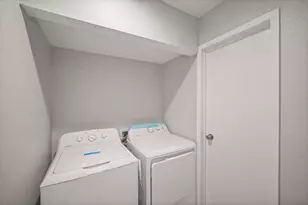 9546 Pagewood Ln, Houston, TX 77063 - Photo 17