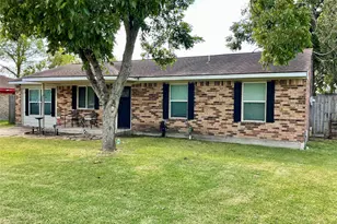 211 Mahan St, Wharton, TX 77488 - Photo 3
