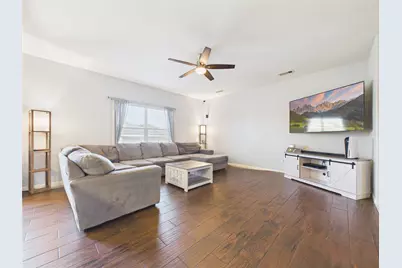911 Marigold Road, Baytown, TX 77521 - Photo 9