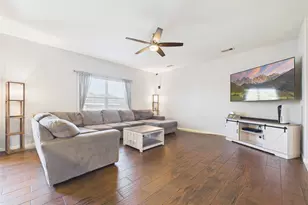 911 Marigold Rd, Baytown, TX 77521 - Photo 9