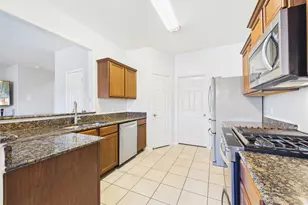 911 Marigold Rd, Baytown, TX 77521 - Photo 13
