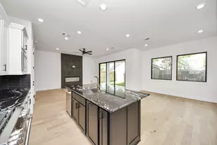 1422 Caywood Ln, Houston, TX 77055 - Photo 9