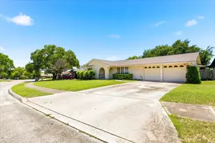 610 Amistad Blvd, Universal City, TX 78148 - Photo 3