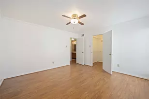 10211 Sugar Branch Dr, Houston, TX 77036 - Photo 13