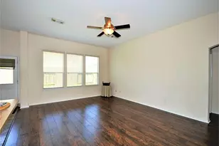 2608 Courtyard Ln, Pearland, TX 77584 - Photo 3