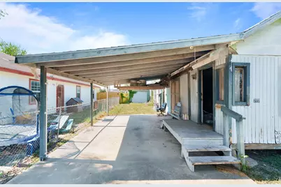 212 E Avenue B, Robstown, TX 78380 - Photo 3