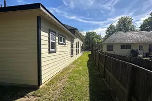 22525 E Shorewood Loop Loop E, Huffman, TX 77336 - Photo 5