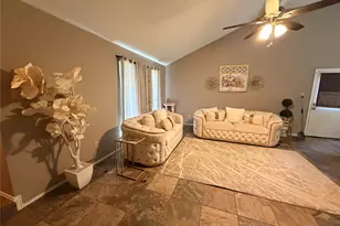 2022 Creek Valley Ln, Sugar Land, TX 77478 - Photo 5