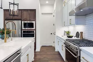 12115 Sweetbriar Loop, Mont Belvieu, TX 77523 - Photo 7