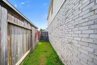 7518 Evitale Way, Houston, TX 77049 - Photo 47