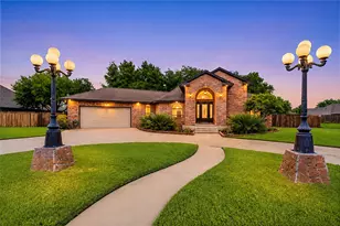 208 Tracy St, Angleton, TX 77515 - Photo 1