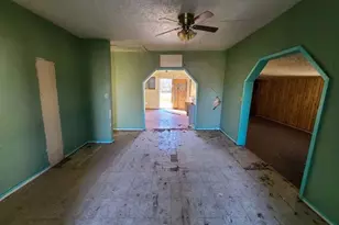 306 E Ida Ave, Electra, TX 76360 - Photo 3