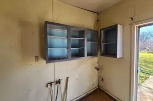 306 E Ida Ave, Electra, TX 76360 - Photo 17